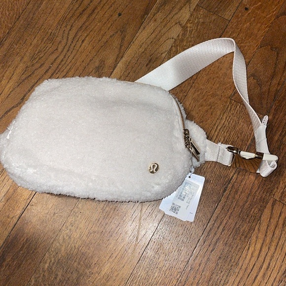 white fluffy lululemon bag Athletica Everywhere Fleece Belt (Light Ivory): Buy Online at Best Price in UAE search bait Size:Adult-plastic clips Bag Dimensions Fishing Lure Bait Temporary
